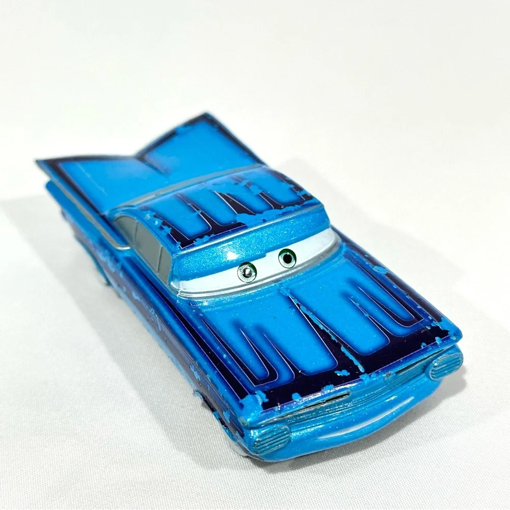 Disney Store Cars 1:43 Deluxe Die-cast Flo & Ramone